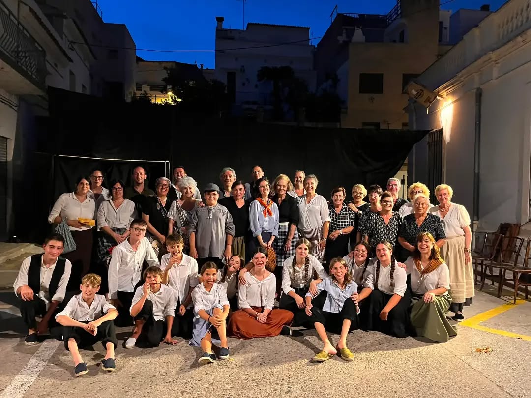 Imatge de la gent de @el_centru i @salviadonescanet en la seva participació d'ahir a la Passejada Nocturna per la Història de Canet organitzada per @canet_cultural.
Felicitats als organitzadors i a tots els col·laboradors per la gran feina feta.