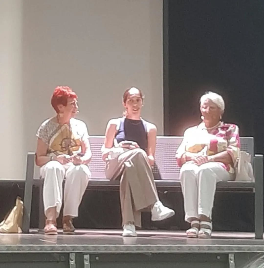 Imatge de la participació d'El Centru, amb la Cati, l'Anna i l'Àgueda, a les jornades sobre l'edatisme diumenge a Arenys de Munt.
